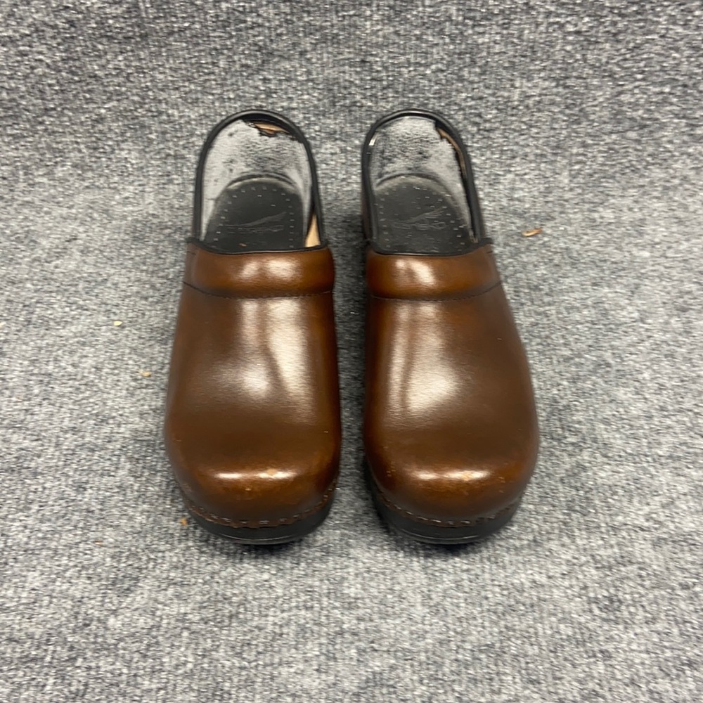 Dansko size 38 brown clogs